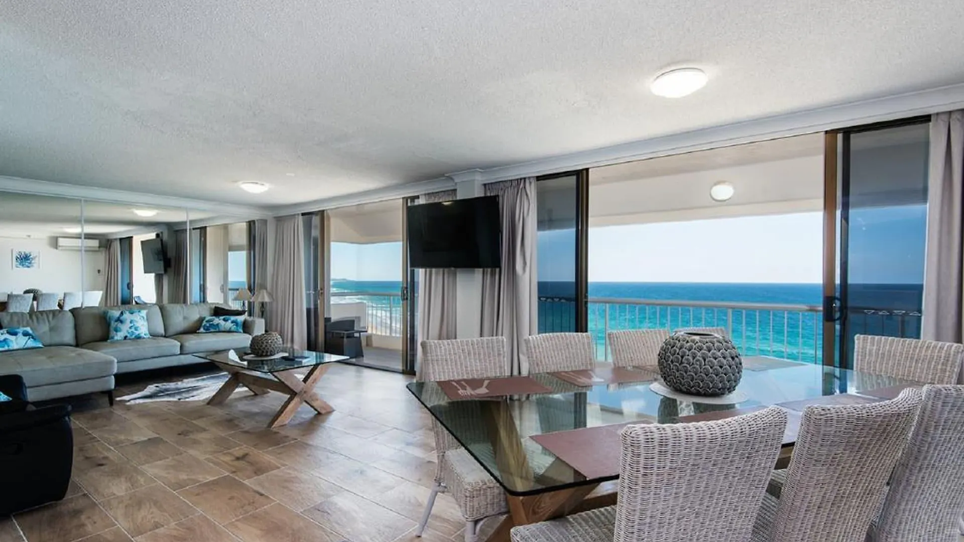 ****  Coolum Caprice Aparthotel Coolum Beach Australia